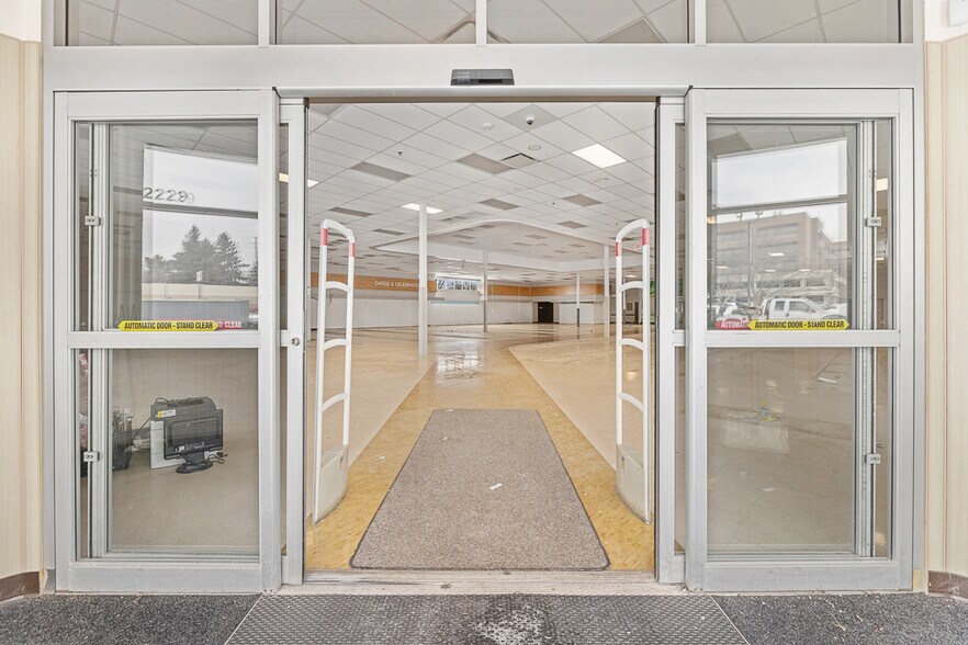 More Photos Of 2229 E State St, Salem Drugstore For Sale