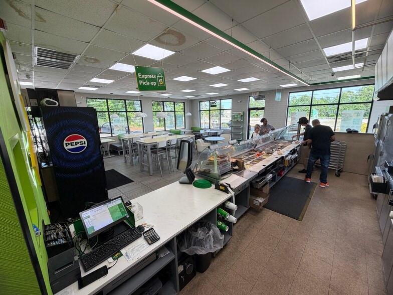 More Photos Of 918 S Mechanic St, Pendleton General Retail For Sale