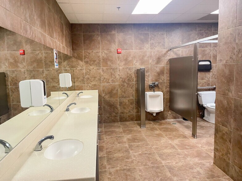 More Photos Of 2625 Co 180 rd, Garden City Manufacturing For Sale
