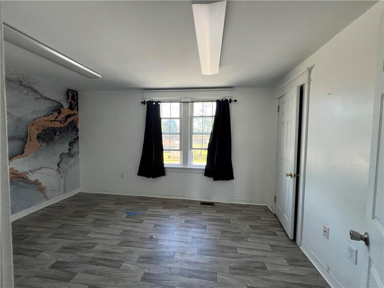 More Photos Of 2321 Macarthur Rd, Whitehall Freestanding For Lease