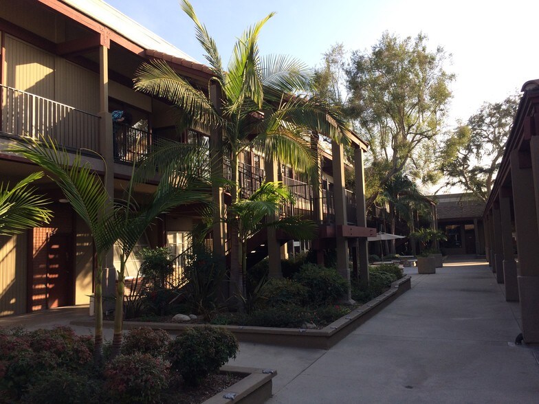 More Photos Of 750 Terrado Plz, Covina Office For Lease