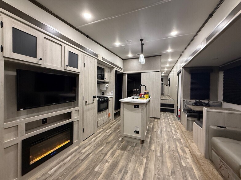 More Photos Of 31815 E Historic Columbia RI Hwy, Troutdale Convenience Store For Sale