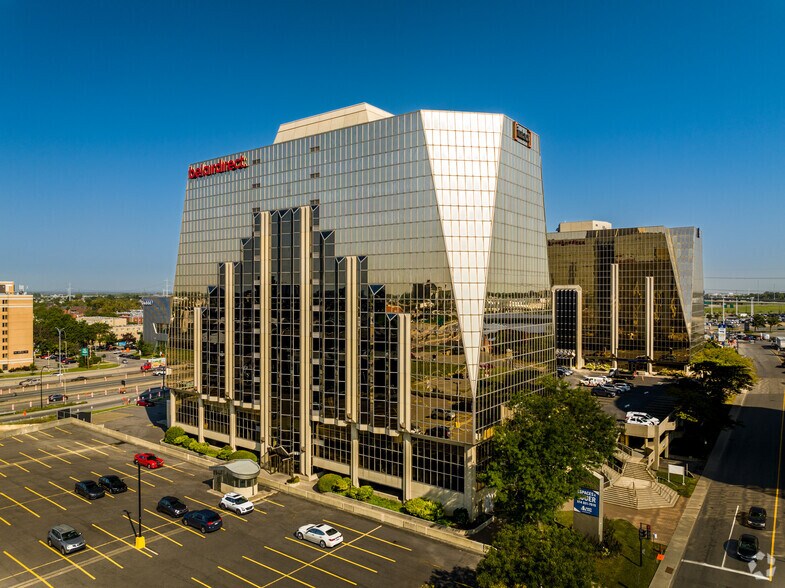 More Photos Of 7100-7141 Rue Jean-Talon E, Montréal Office For Lease