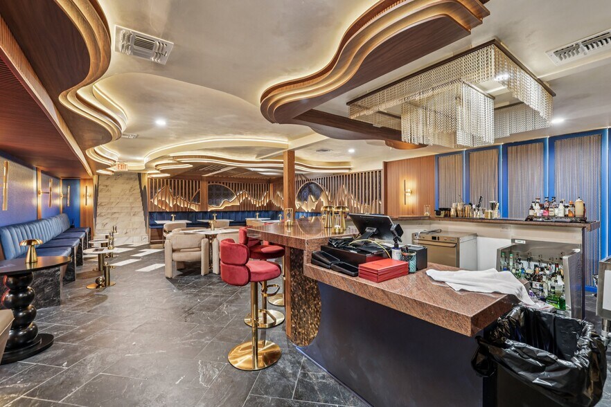 More Photos Of 801 W Montrose St, Clermont Restaurant For Sale