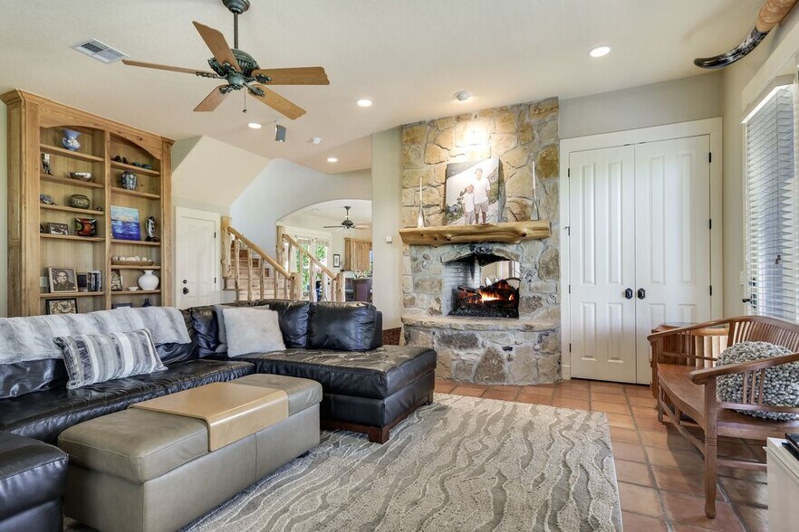 More Photos Of 610 Crystal Creek Dr, Austin Specialty For Sale