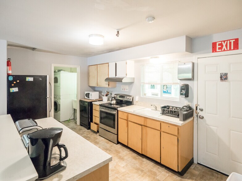 More Photos Of 2640 NW Alexandra Ave, Portland Specialty For Sale