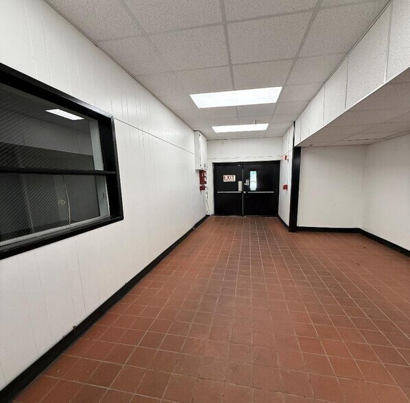 More Photos Of 231 E 13th St, Waynesboro Distribution For Lease