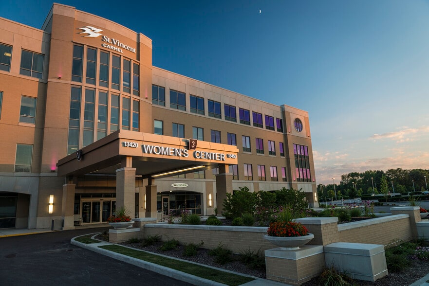 More Photos Of 13420 N Meridian St, Carmel Medical For Lease