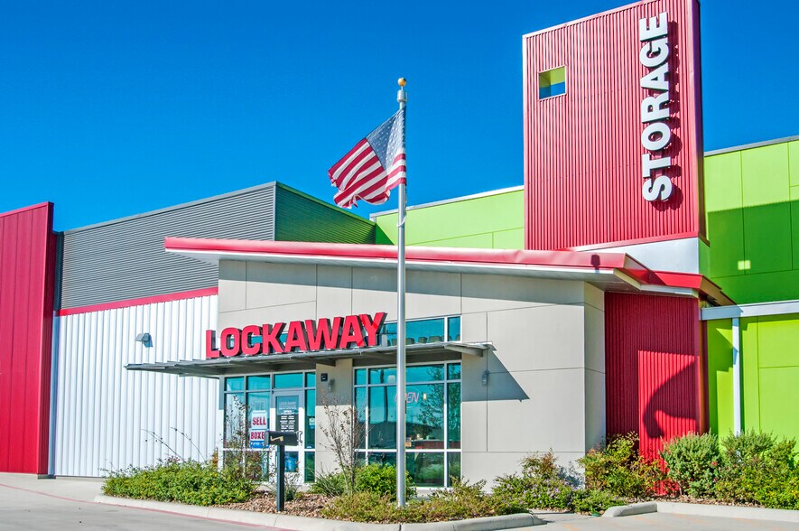 Primary Photo Of 8401 Crestway Dr, Converse Self Storage For Lease