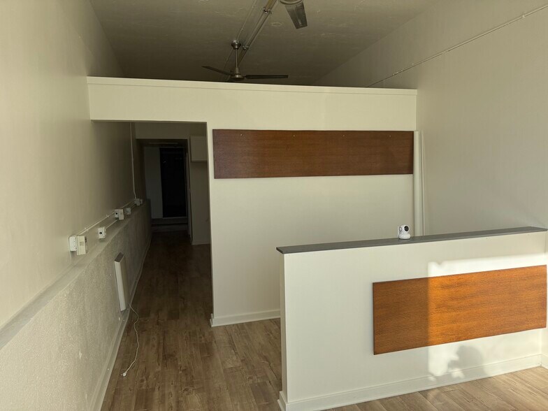 More Photos Of 2521-2523 S Robertson Blvd, Los Angeles Storefront For Lease