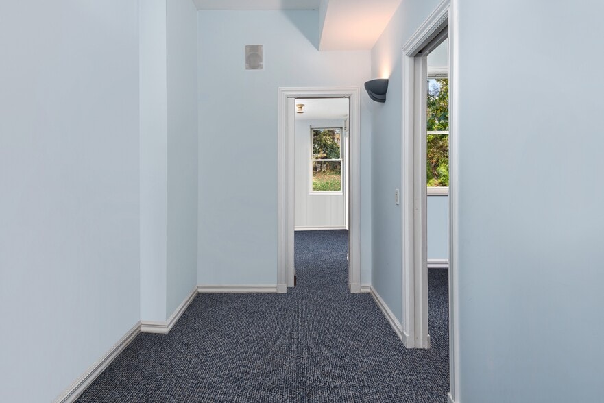 More Photos Of 5918 69th Ave, Ridgewood Office Residential For Lease