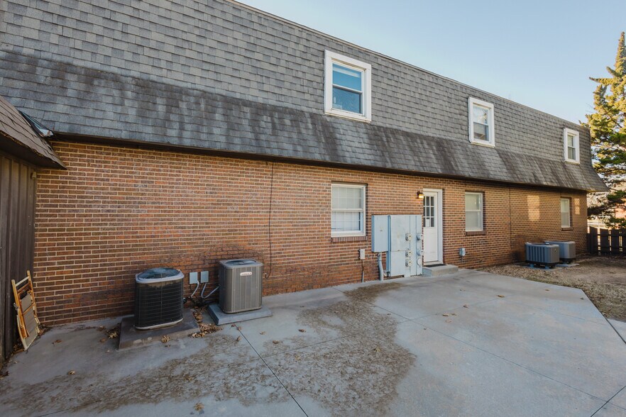 More Photos Of 3102 Sierra Pky, Hutchinson Apartments For Sale