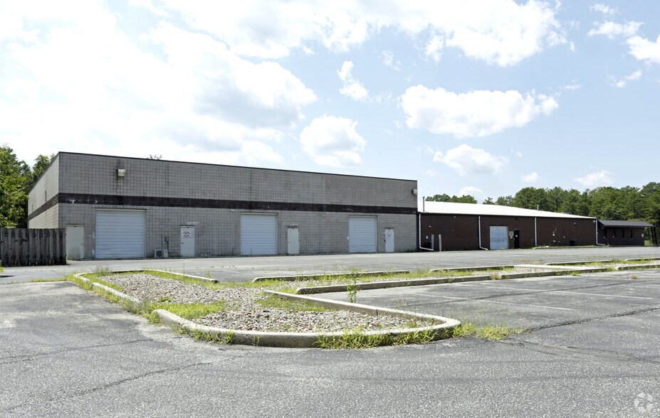 Primary Photo Of 8 Executive Dr, Toms River Manufacturing For Lease