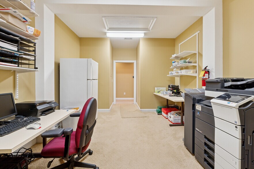 More Photos Of 301-304 Macy Dr, Roswell Medical For Sale