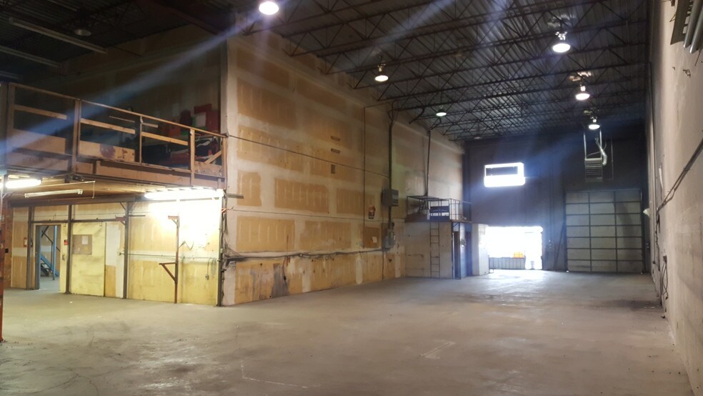 More Photos Of 2984 Norland Ave, Burnaby Warehouse For Lease