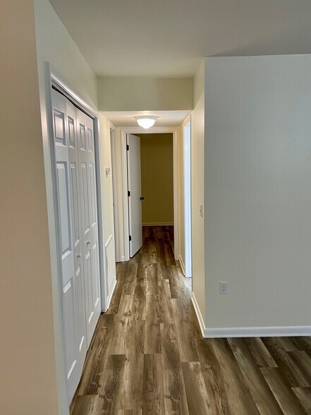 More Photos Of 400 Foxfire Ct, Seneca Apartments For Sale