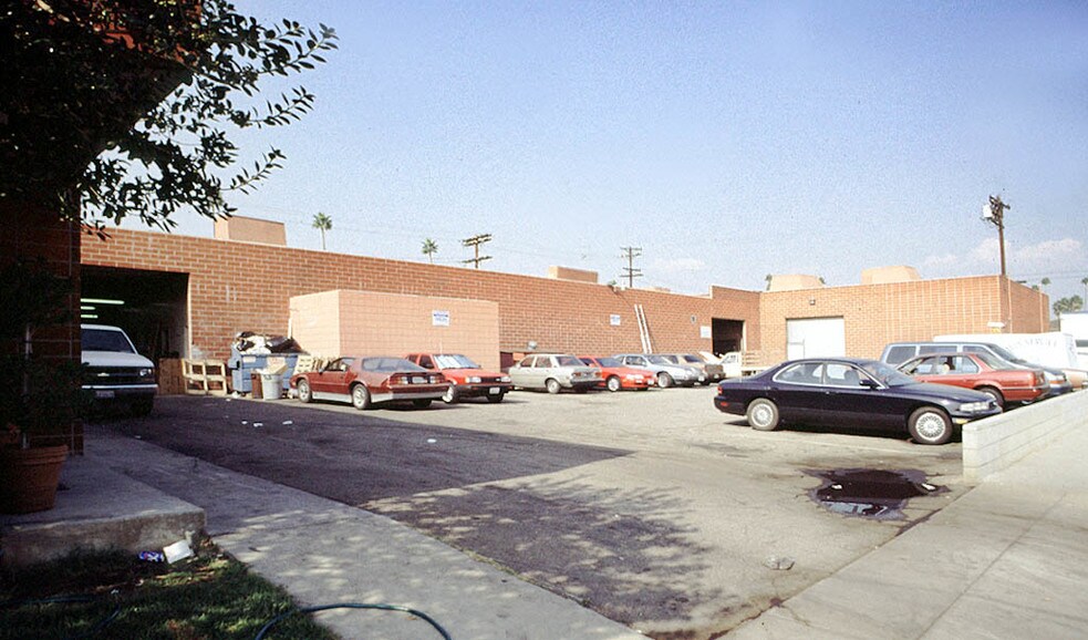 More Photos Of 325 W Cerritos Ave, Glendale Manufacturing For Lease