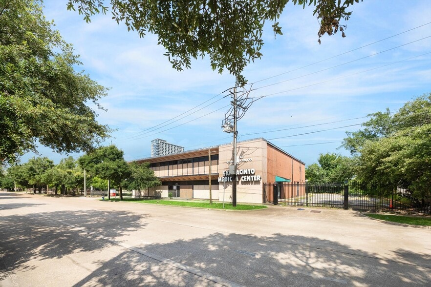 More Photos Of 2918 San Jacinto St, Houston Medical For Sale