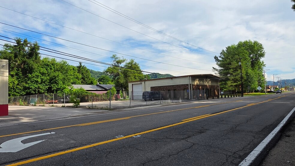 More Photos Of 6810 Maccorkle Ave, Charleston Office For Sale