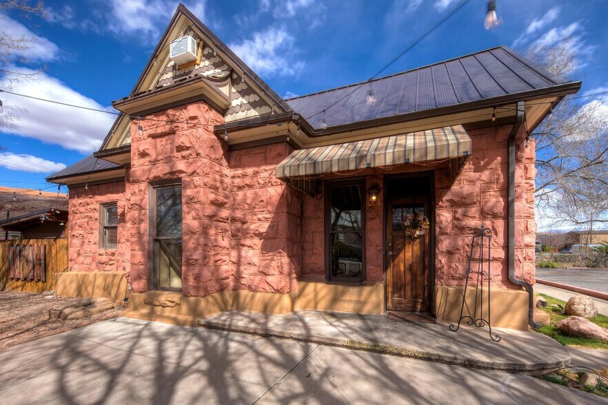 More Photos Of 218 N 100 W, Moab Restaurant For Sale