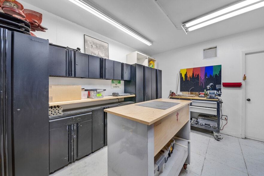 More Photos Of 3141 NW 40th St, Miami Warehouse For Sale