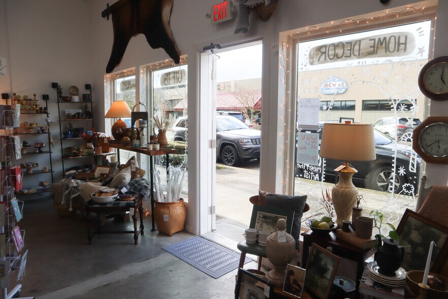 More Photos Of 1152 Commerce Ave, Longview Freestanding For Sale