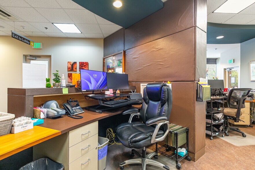 More Photos Of 905 Squalicum Way, Bellingham Flex For Sale