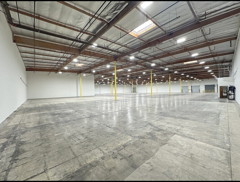 More Photos Of 5155 Goldman Ave, Moorpark Manufacturing For Sale