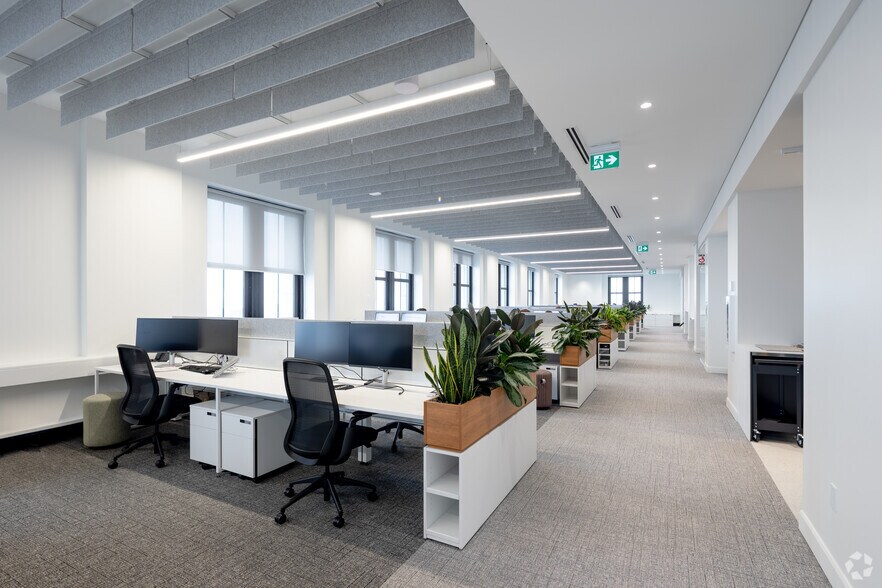More Photos Of 360 Rue Saint-Jacques, Montréal Office For Lease