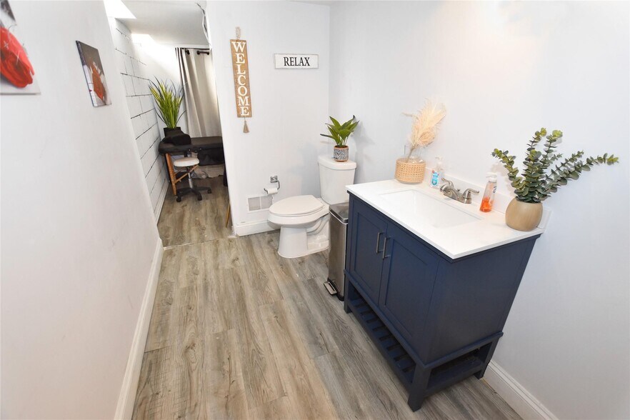 More Photos Of 3438 Lennon Rd, Flint Office For Sale