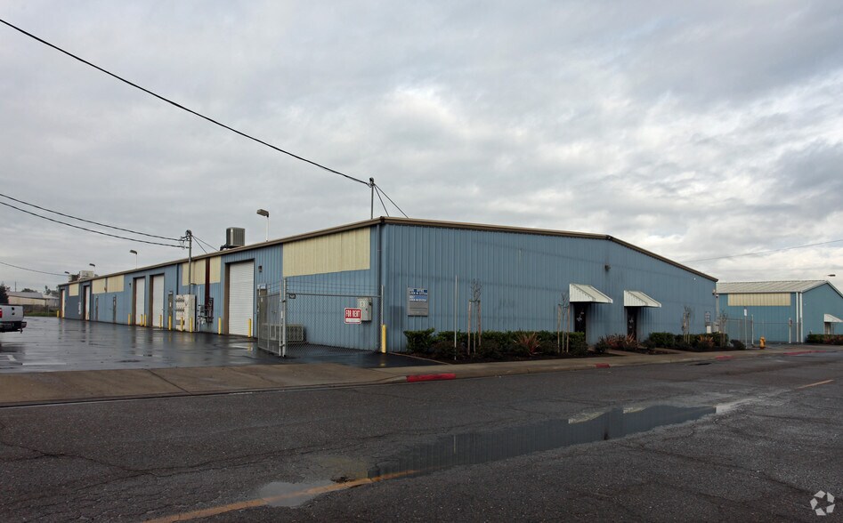 More Photos Of 1005 S Soderquist Rd, Turlock Warehouse For Lease