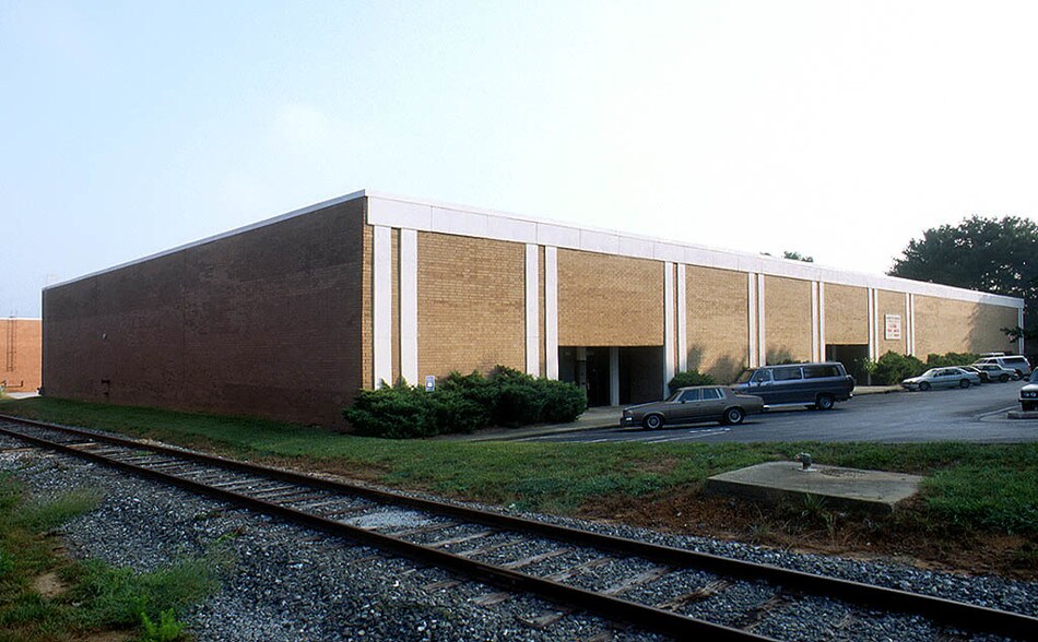 More Photos Of 6796 Jimmy Carter Blvd, Peachtree Corners Warehouse For Lease