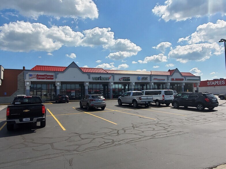 More Photos Of 1355 Mall Dr, Benton Harbor Freestanding For Lease