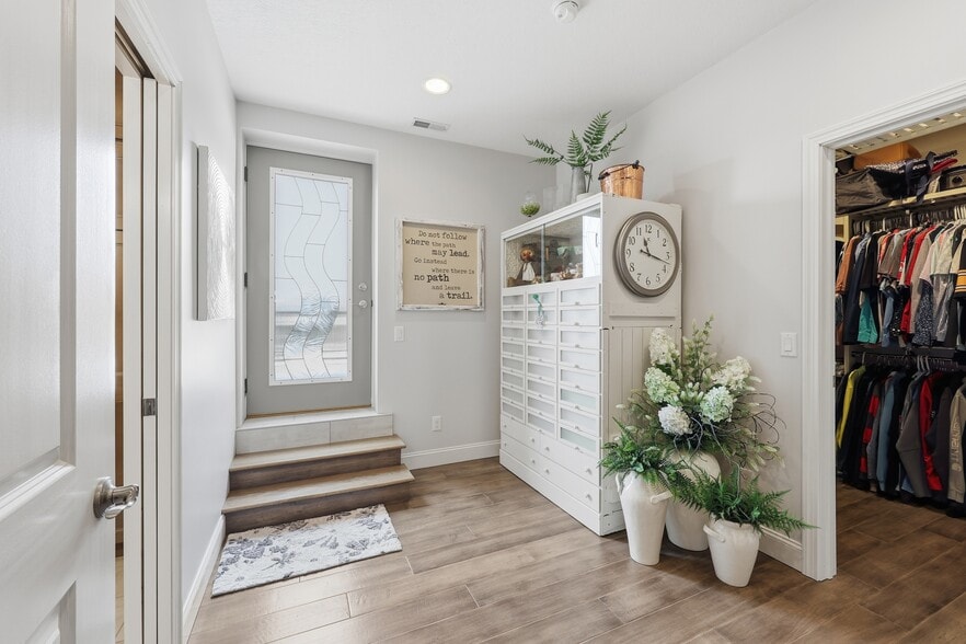 More Photos Of 219 S Sandusky Ave, Bucyrus Storefront Retail Residential For Sale