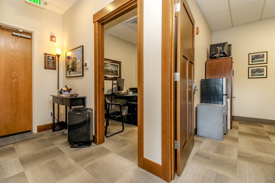 More Photos Of 3212 Byron St, Silverdale Office For Sale