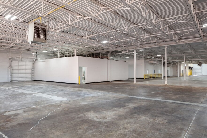 More Photos Of 4919 Woodall St, Dallas Warehouse For Sale