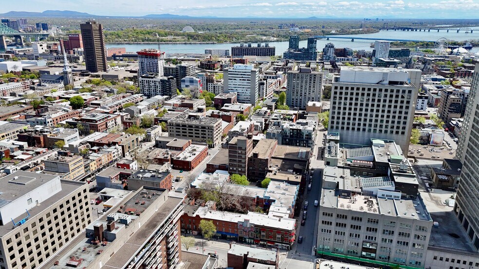 More Photos Of 920 Boul De Maisonneuve E, Montréal General Retail For Sale