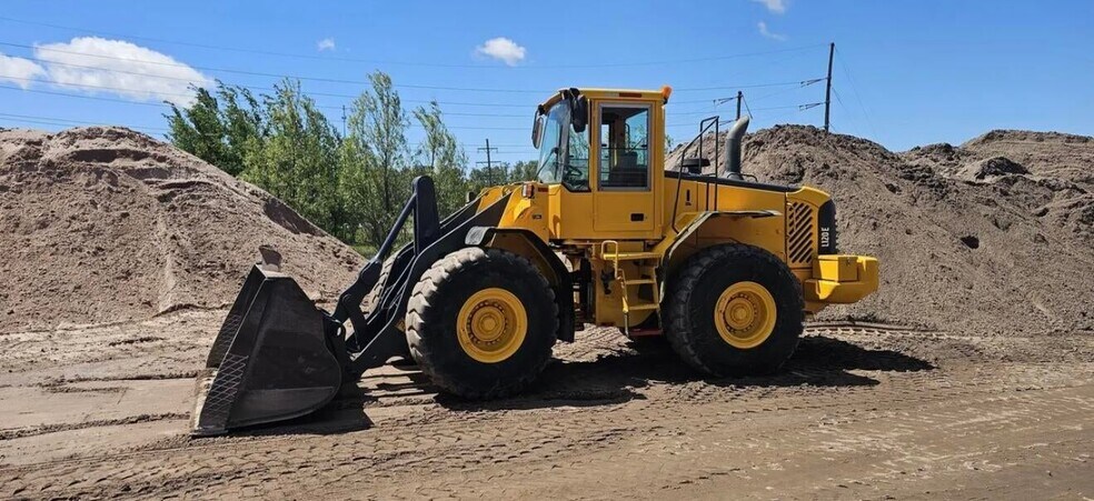 More Photos Of 1396 E Easterday Ave, Sault Sainte Marie Contractor Storage Yard For Sale