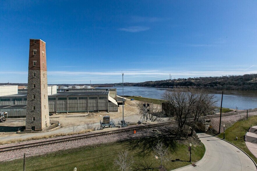 More Photos Of 600 Star Brewery Dr, Dubuque Office For Lease