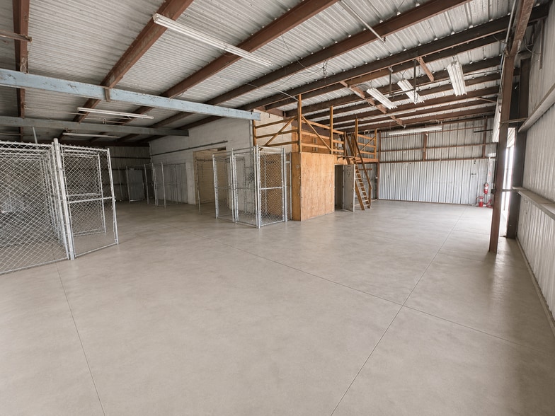 More Photos Of 6015 15th St E, Bradenton Warehouse For Lease