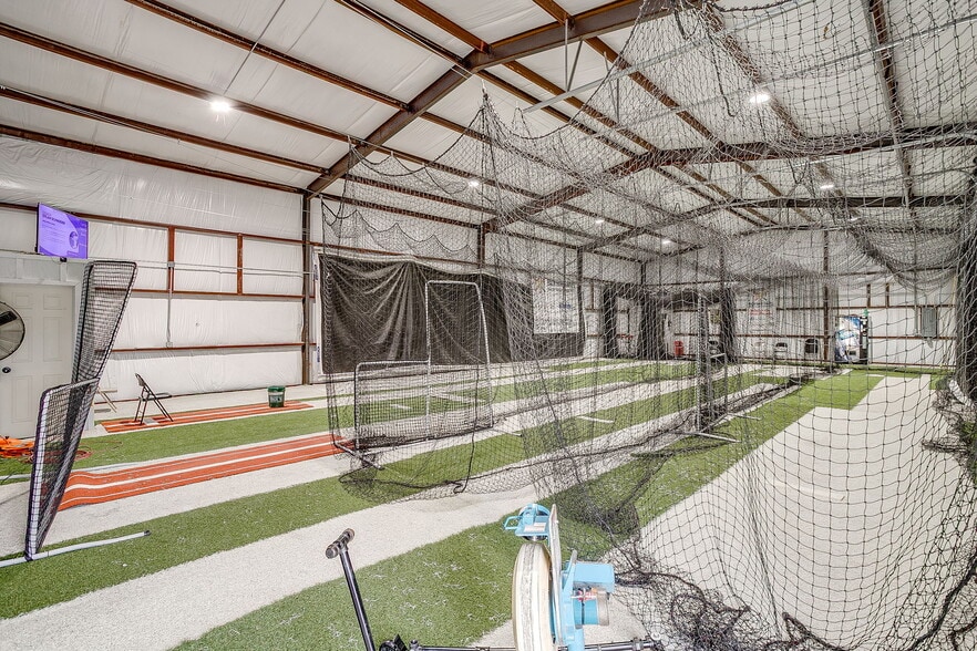 More Photos Of 14151 FM 730 N, Azle Warehouse For Sale