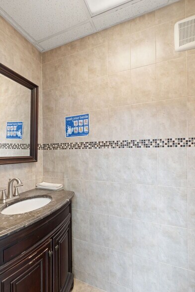 More Photos Of 1190 Hylan Blvd, Staten Island Office For Sale