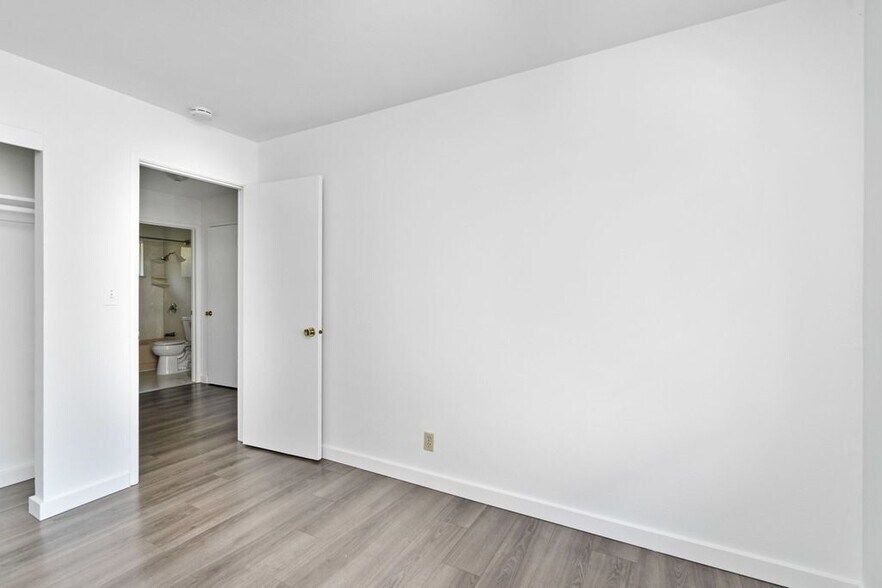 More Photos Of 1833 Clinton Ave, Alameda Apartments For Sale