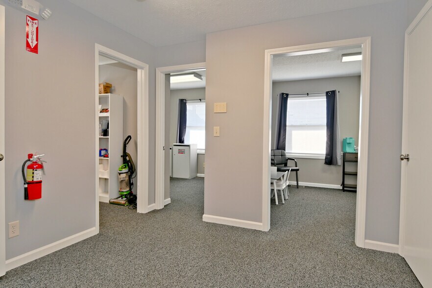 More Photos Of 1030 E Morgan St, Martinsville Office For Sale