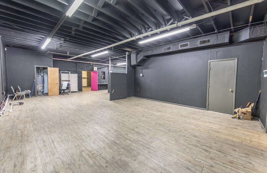 More Photos Of 2621 34th St, Lubbock Freestanding For Sale