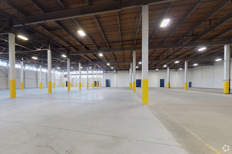 Primary Photo Of 5700 49th St, Maspeth Warehouse For Lease