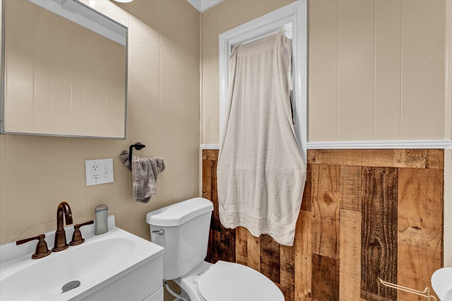 More Photos Of 558 W Outer Dr, Oak Ridge Multifamily For Sale