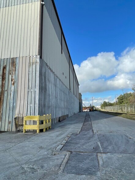 More Photos Of 15135 Jacintoport Blvd, Houston Warehouse For Sale