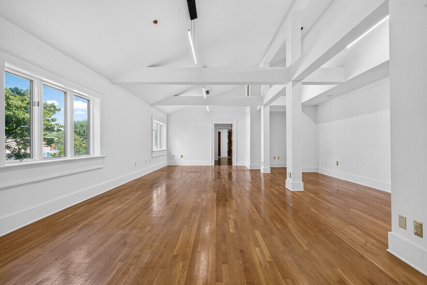 More Photos Of 112 W Doty Ave, Summerville Coworking Space