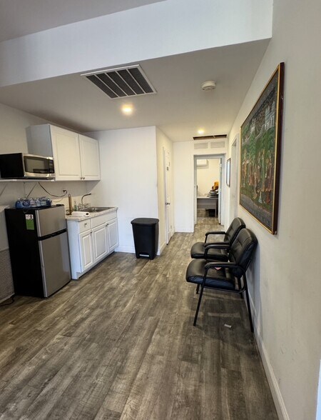 More Photos Of 124-13 Liberty Ave, South Richmond Hill Storefront Retail Office For Lease